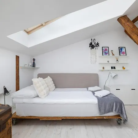 Διαμέρισμα Klimatyzowane Do Pracy Zdalnej W Centrum Krakowa Z Antresola I Wanna By Renters *